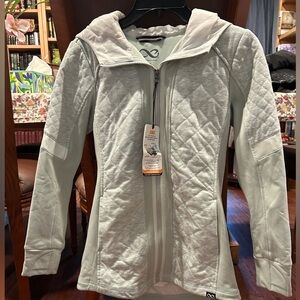 Be Boundless NWT Insulated Jacket Size Medium